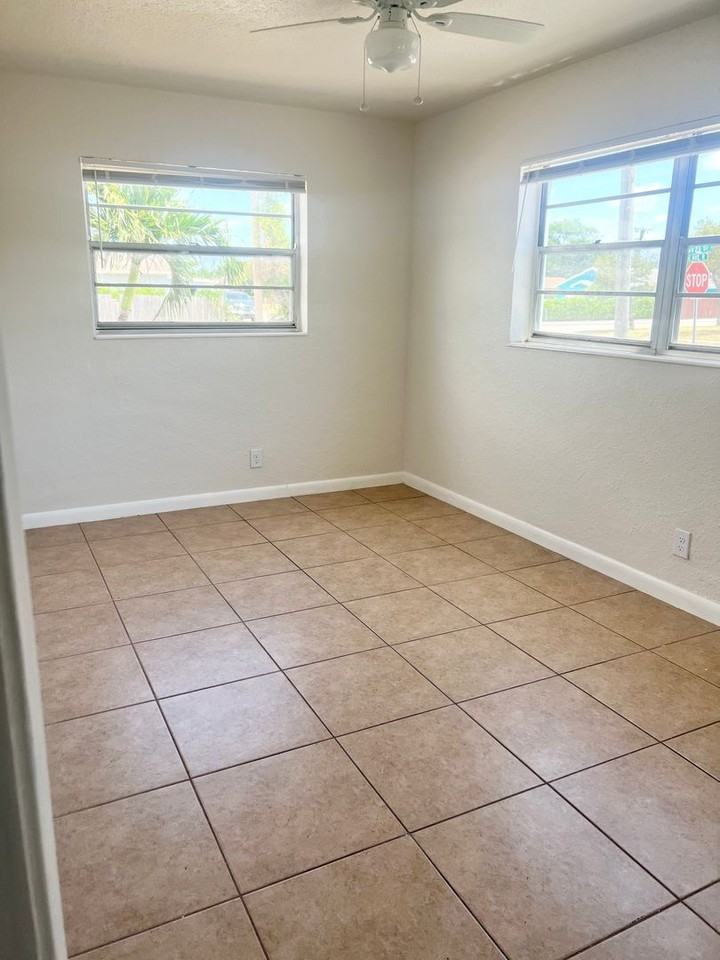 1596 W Blue Heron Blvd - Photo 7 of 13