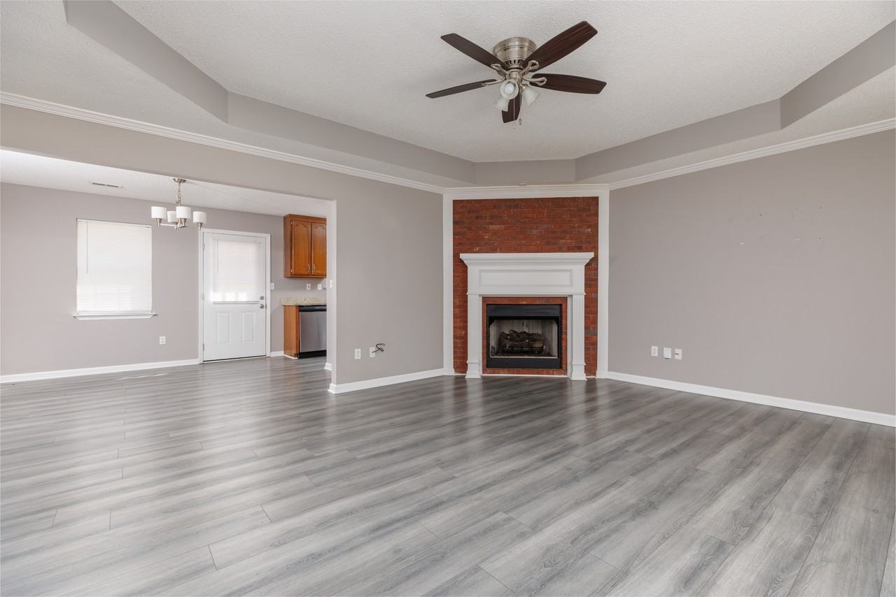 323 Willow Oak Dr - Photo 2 of 29