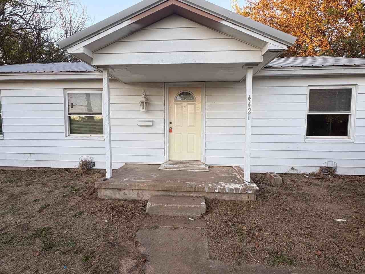 4421 Southeast 39th Street - Photo 2 of 10