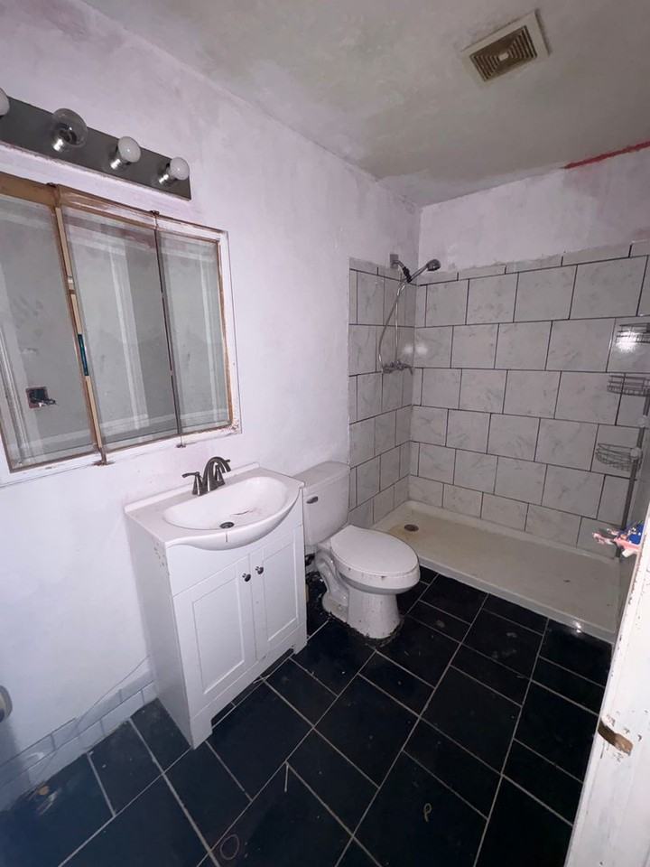 4421 Southeast 39th Street - Photo 4 of 10