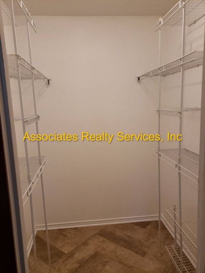 4023 Northwest 30th Terrace - Photo 5 of 18