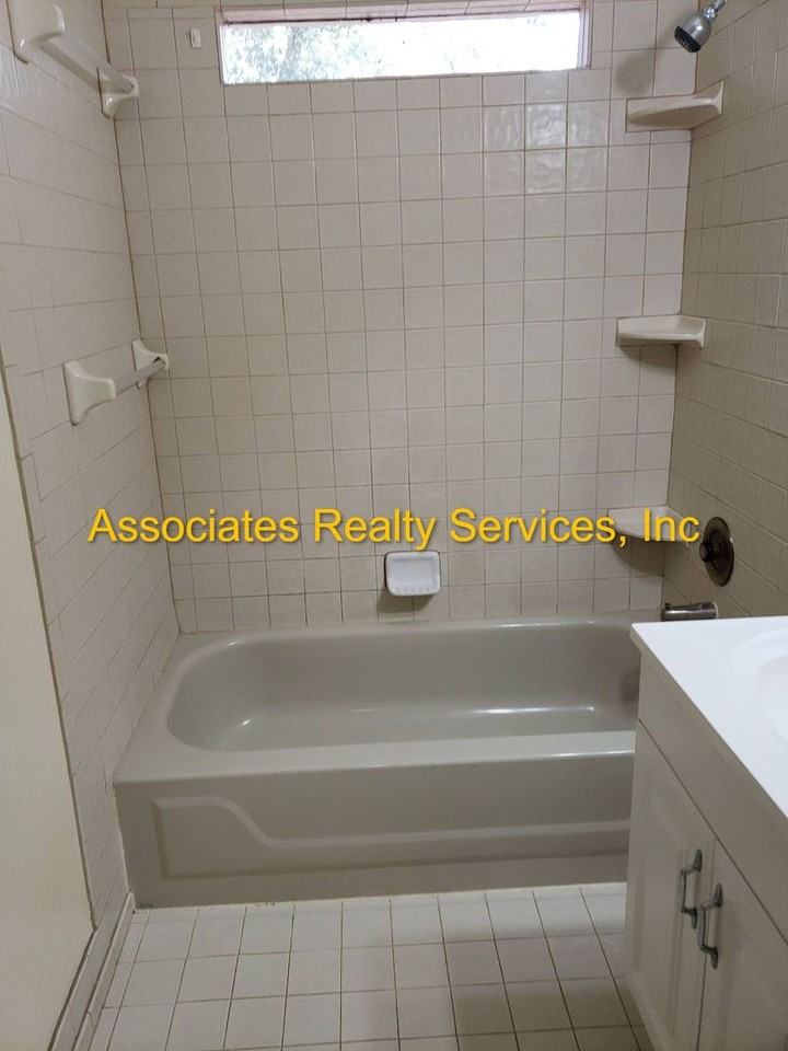 4023 Northwest 30th Terrace - Photo 7 of 18