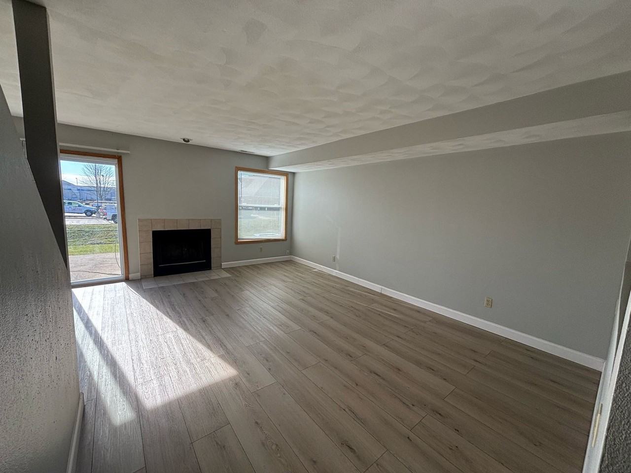 388 Amphitheater Dr - Photo 7 of 45