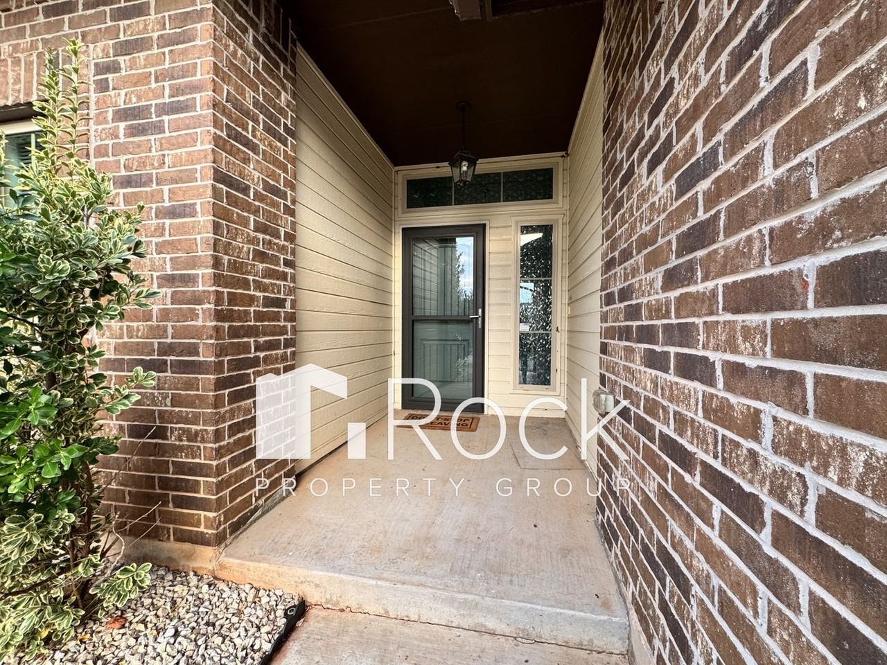 529 Hunter Dr - Photo 2 of 35