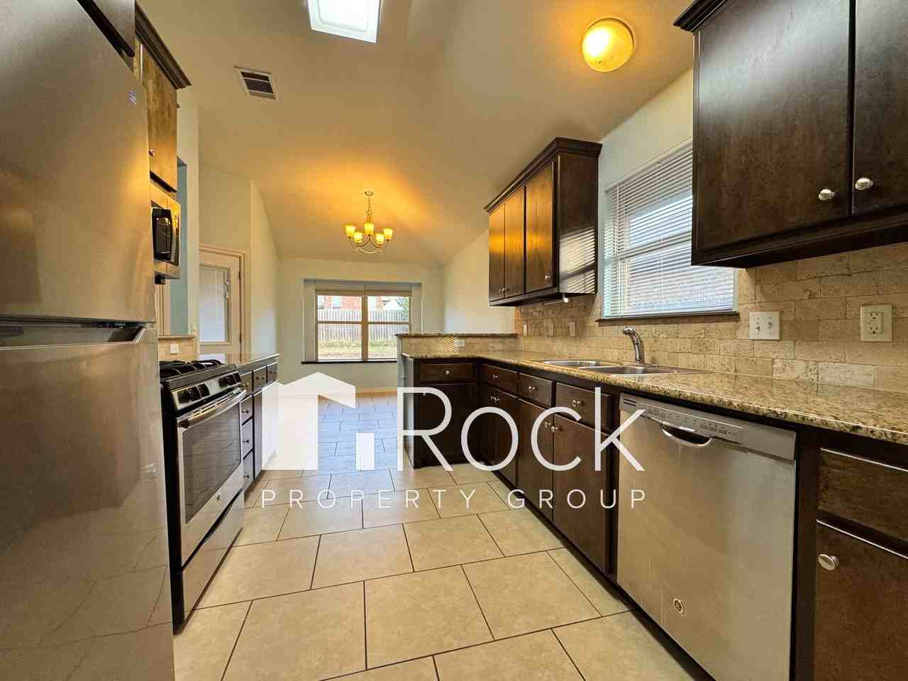 529 Hunter Dr - Photo 6 of 35