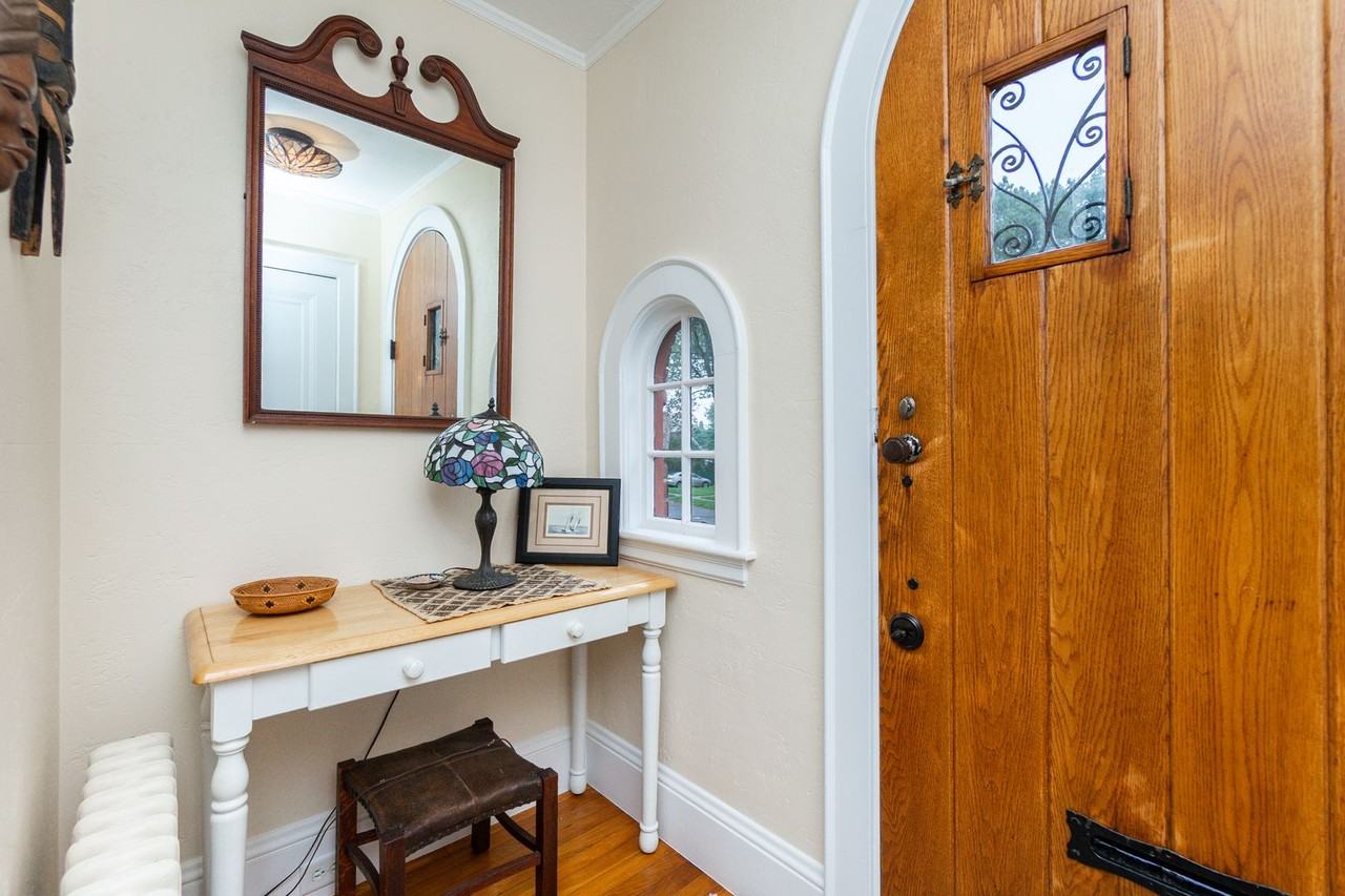 93 Churchill Ave - Photo 4 of 13