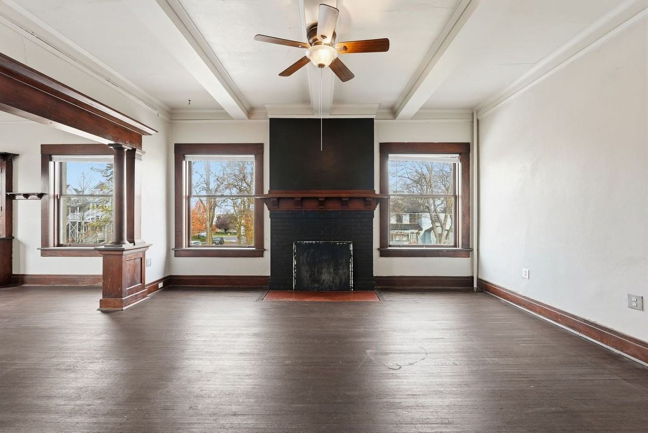 Oak St - Photo 3 of 32