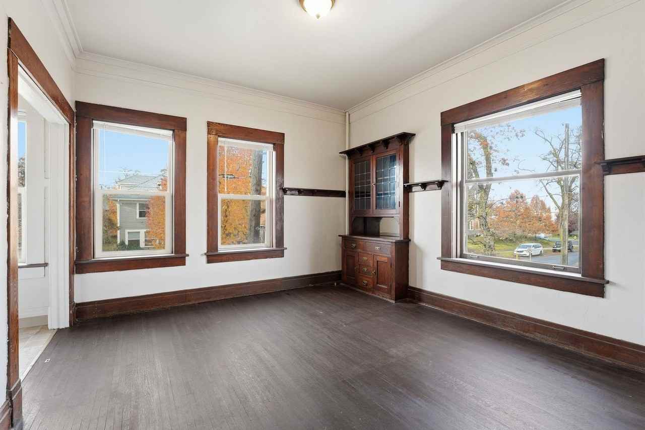 Oak St - Photo 5 of 32