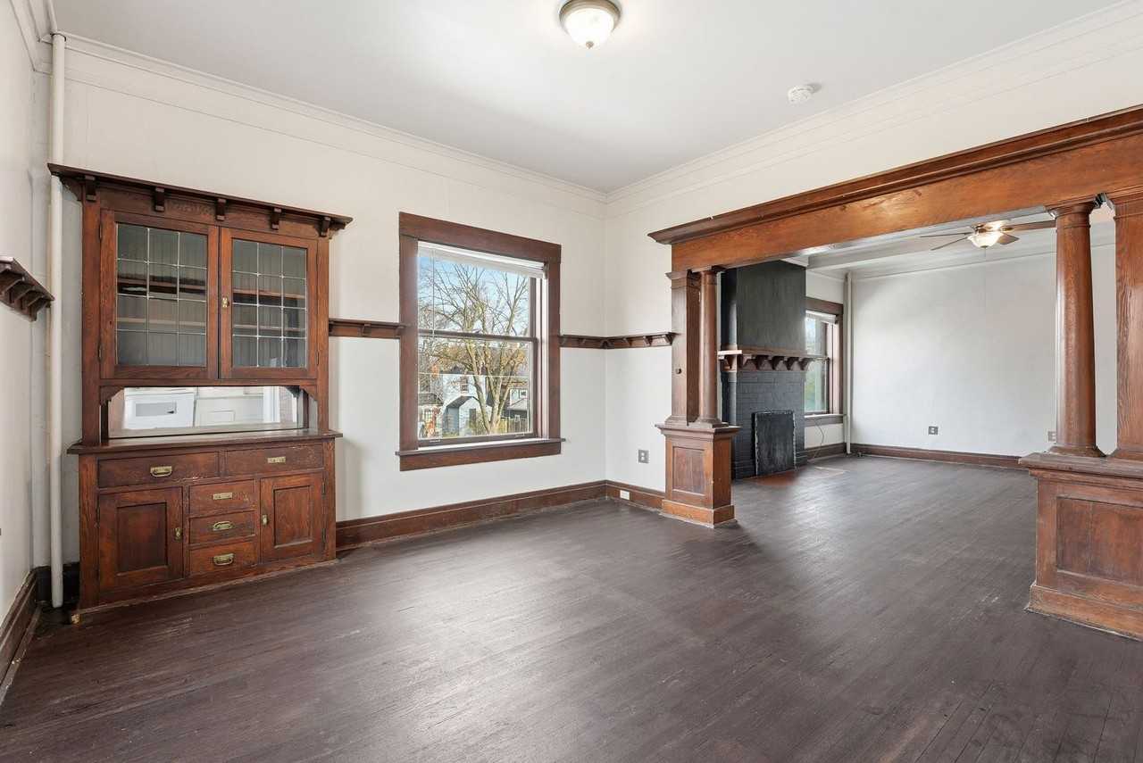 Oak St - Photo 7 of 32