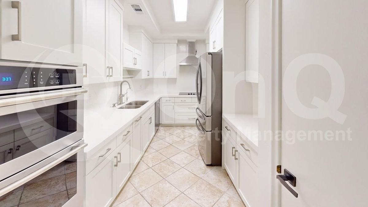 3018 Stonehenge Lane - Photo 3 of 17