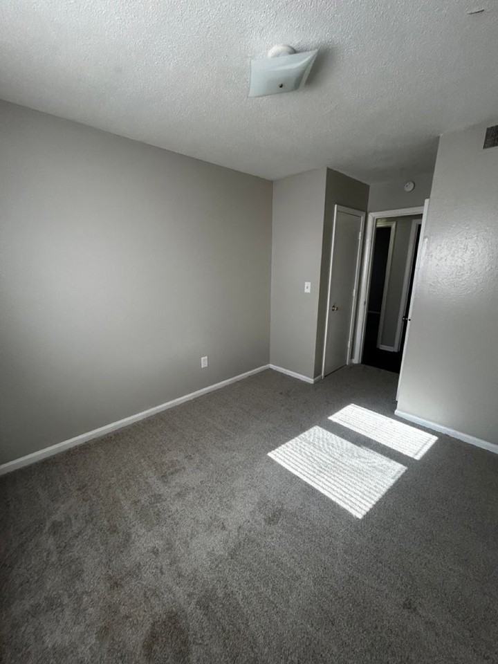 Maple Manor Apartments - Photo 7 of 41