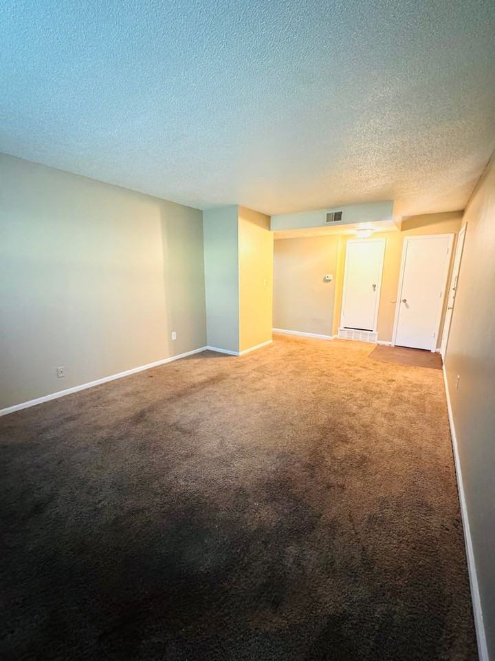 Maple Manor Apartments - Photo 5 of 15