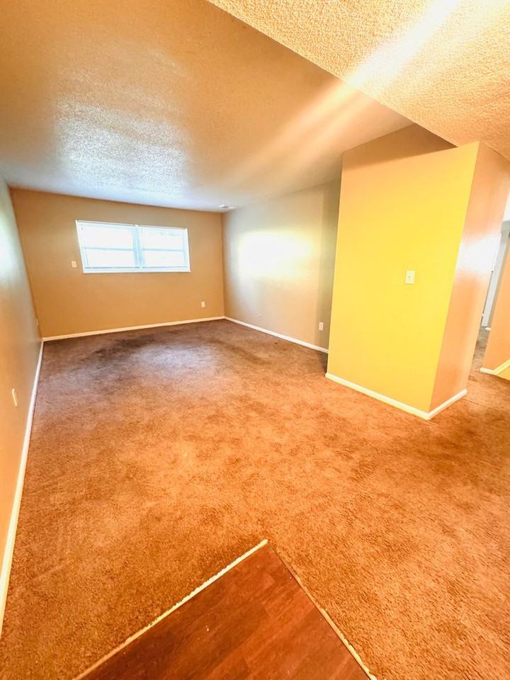 Maple Manor Apartments - Photo 6 of 15