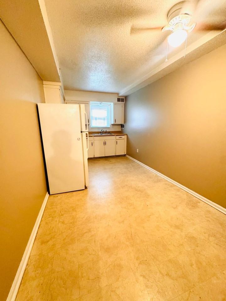 Maple Manor Apartments - Photo 7 of 15