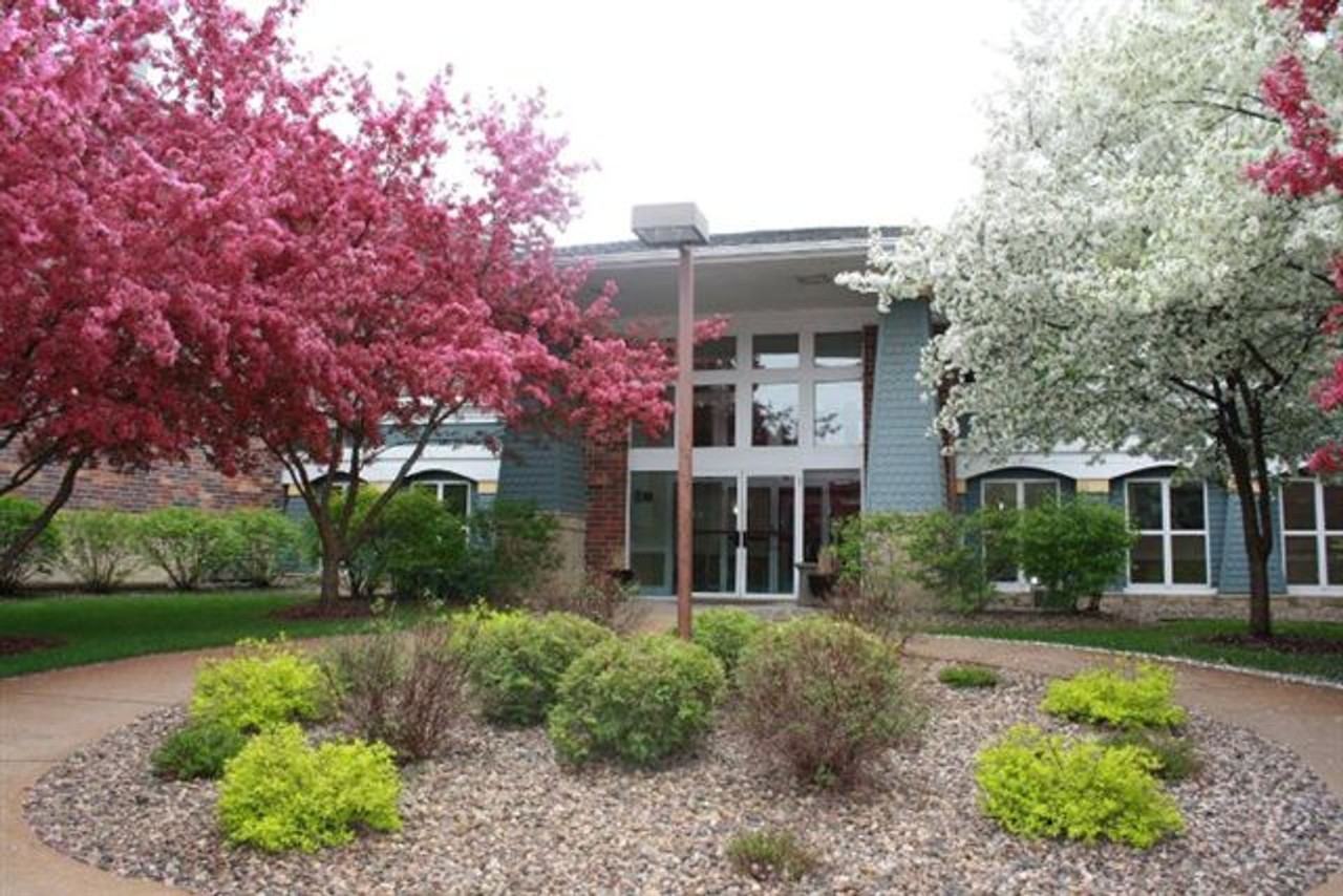 Lake Place Luxury Apartments & Townhomes - Photo 4 of 30