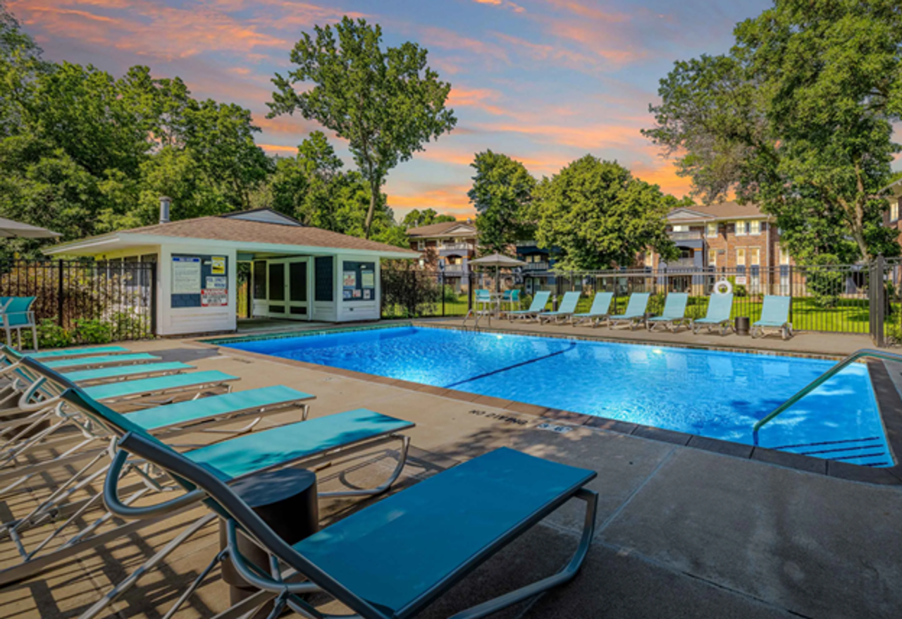 Lake Place Luxury Apartments & Townhomes - Photo 5 of 30