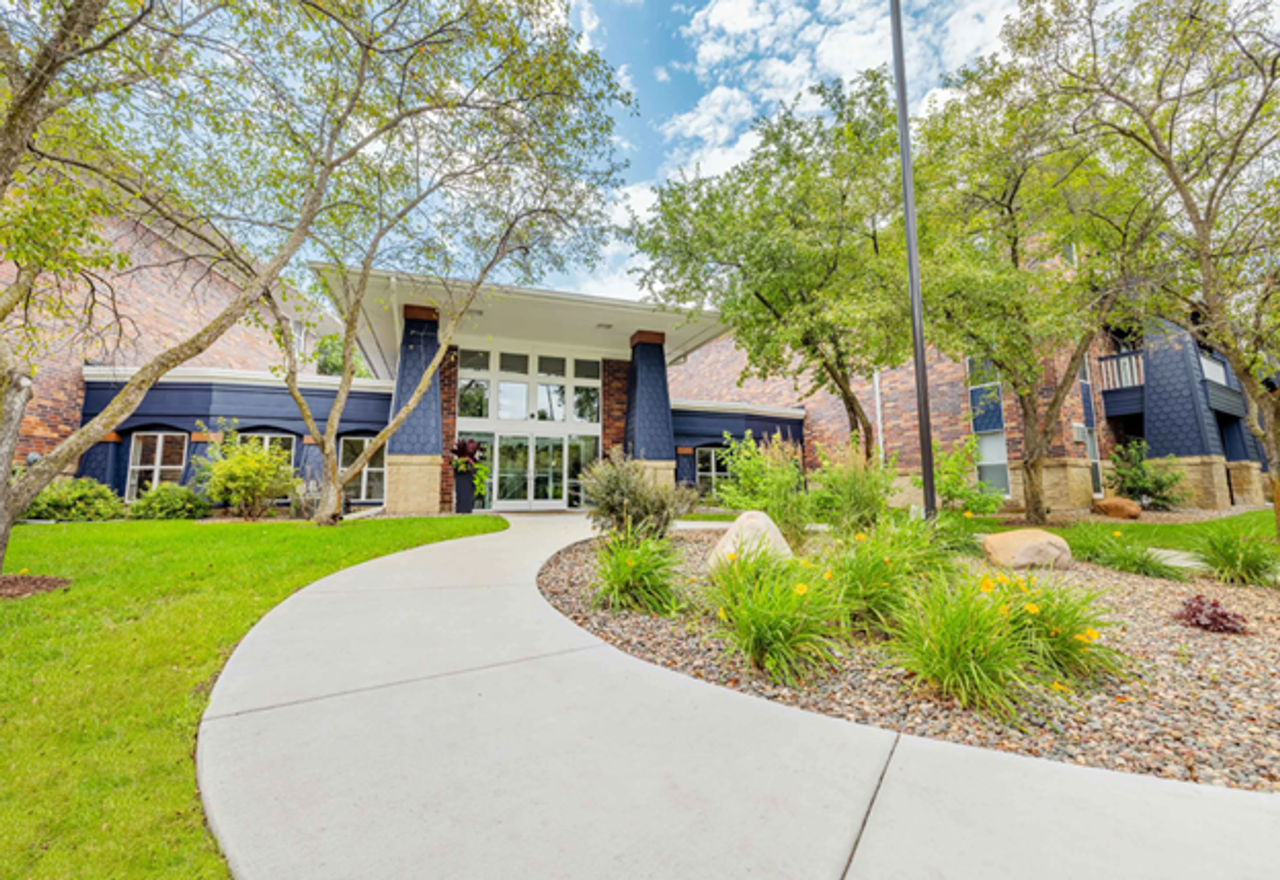 Lake Place Luxury Apartments & Townhomes - Photo 6 of 30