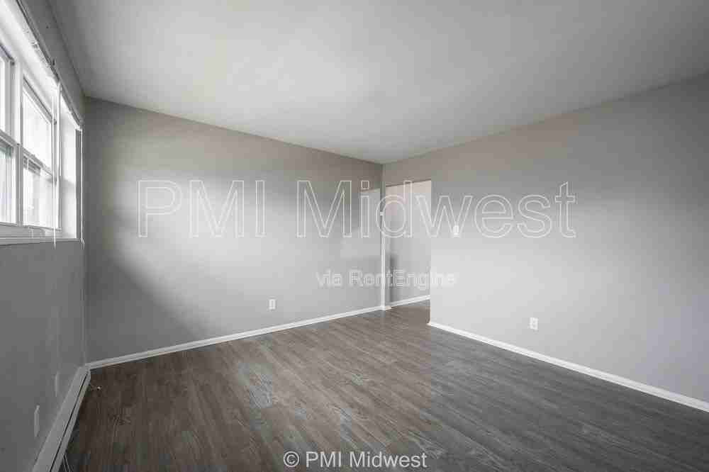 821 Iowa St - Photo 3 of 15