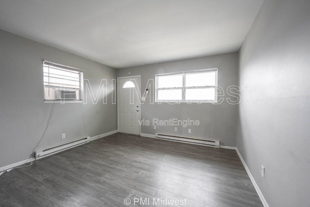 821 Iowa St - Photo 4 of 15