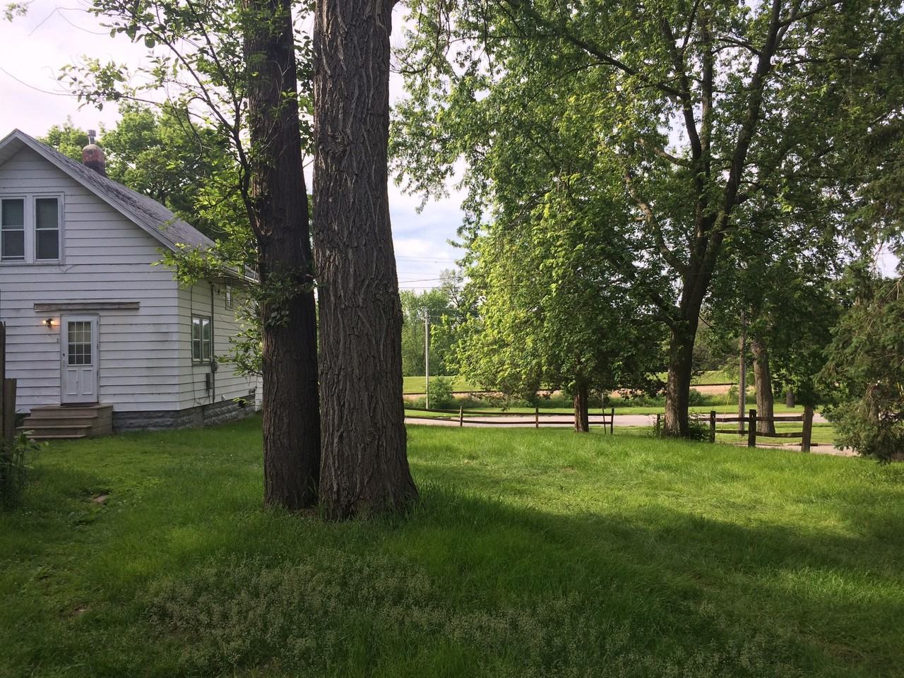 208 Lindale Ave - Photo 2 of 5