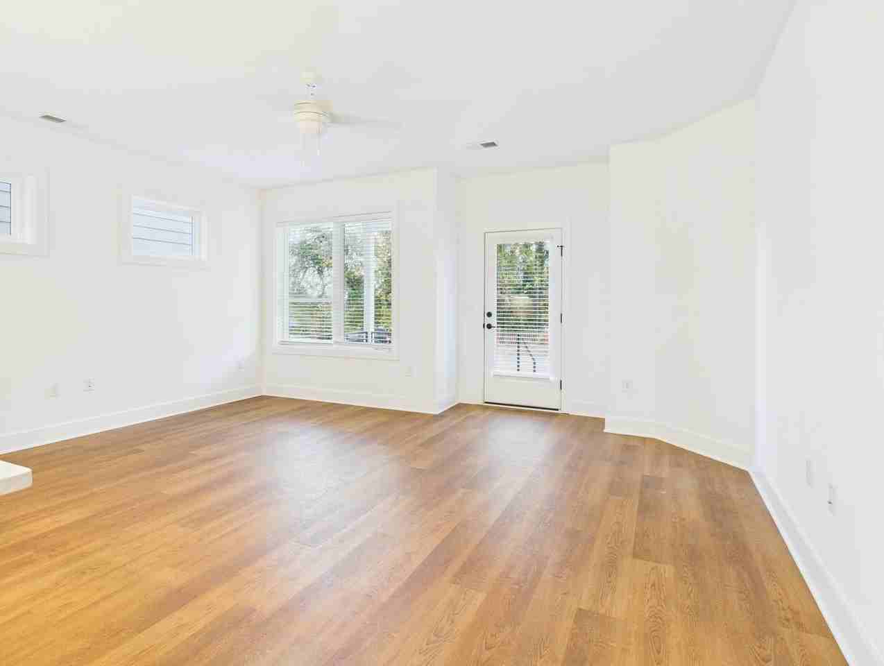 913 Bainbridge St #A - Photo 3 of 19