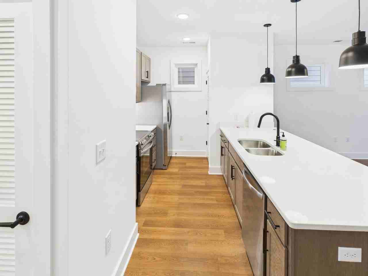 913 Bainbridge St #A - Photo 5 of 19