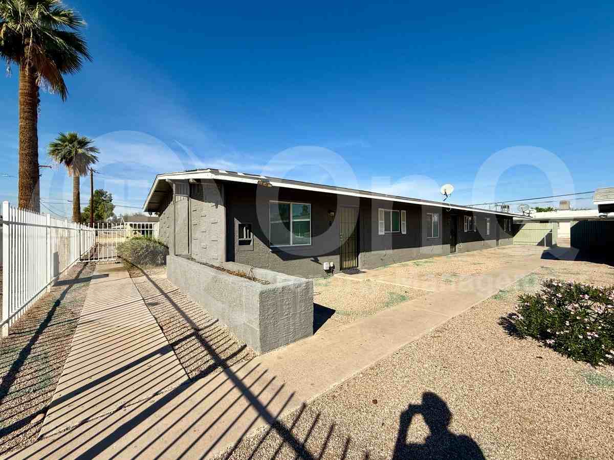 2210 W Devonshire Ave #7 - Photo 3 of 28