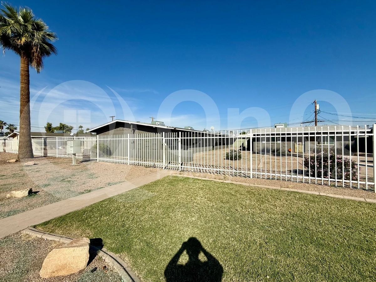 2210 W Devonshire Ave #7 - Photo 2 of 28