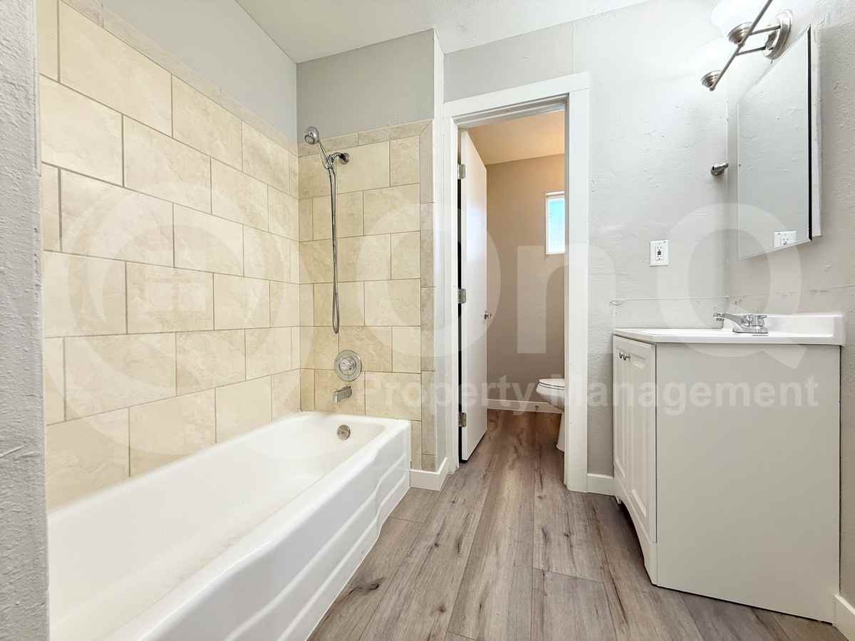 2210 W Devonshire Ave #7 - Photo 5 of 28