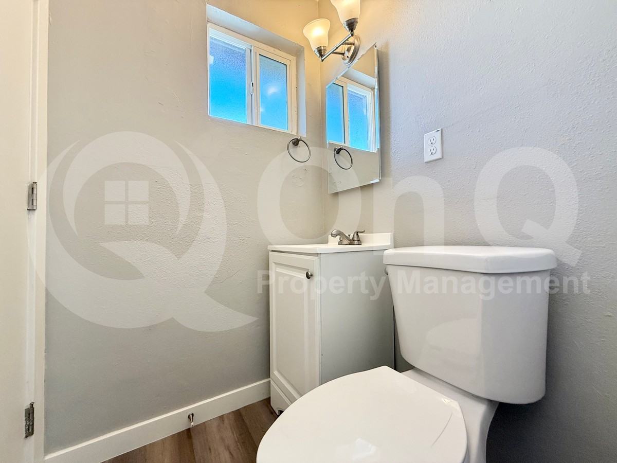 2210 W Devonshire Ave #7 - Photo 7 of 28