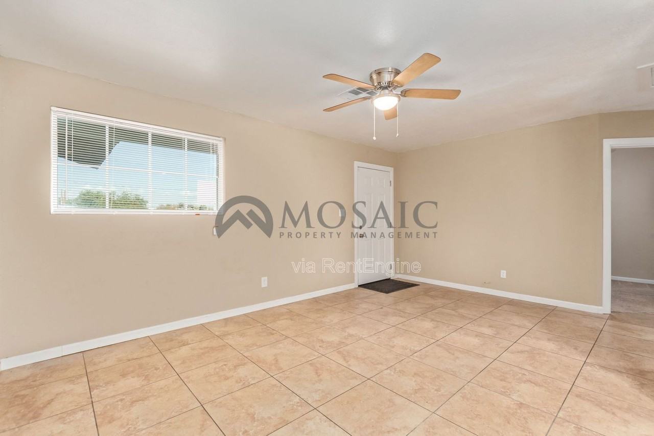 4624 South 19th Avenue - Photo 5 of 18