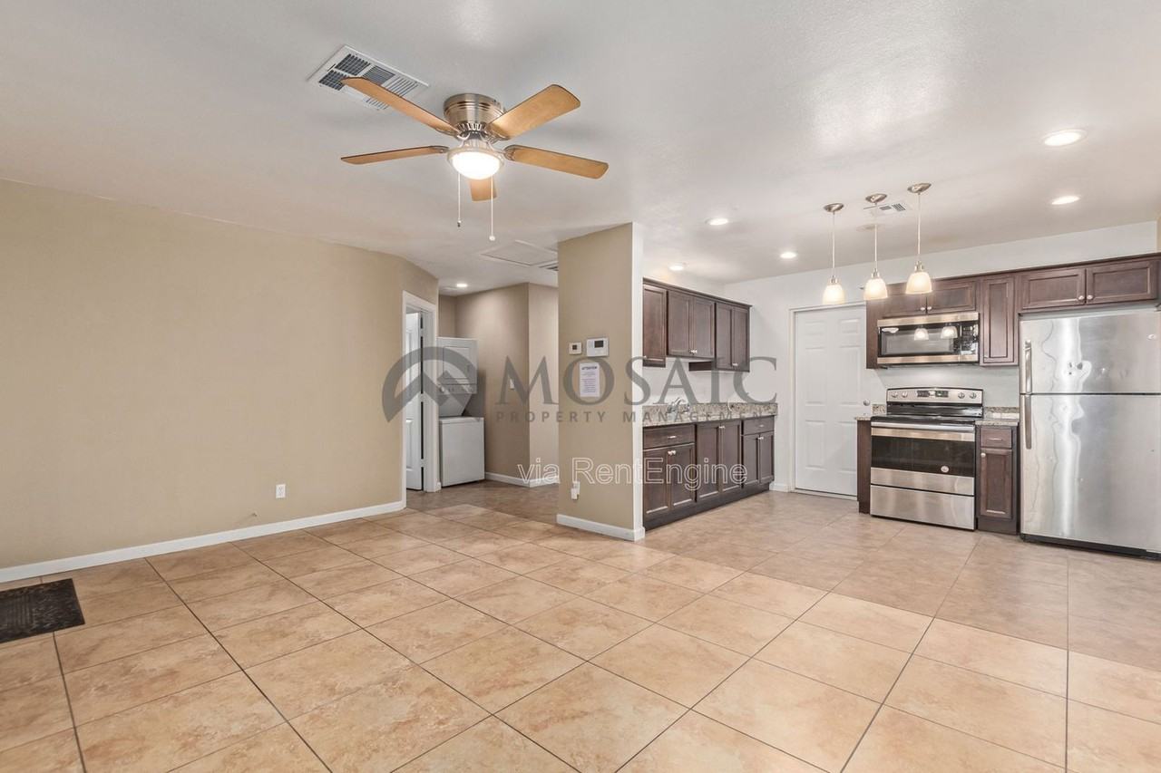 4624 South 19th Avenue - Photo 6 of 18