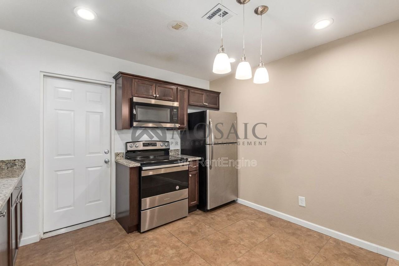 4624 South 19th Avenue - Photo 7 of 18