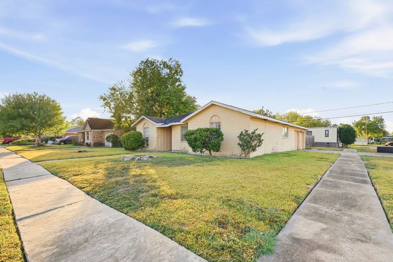 3427 Prudence Dr - Photo 3 of 25