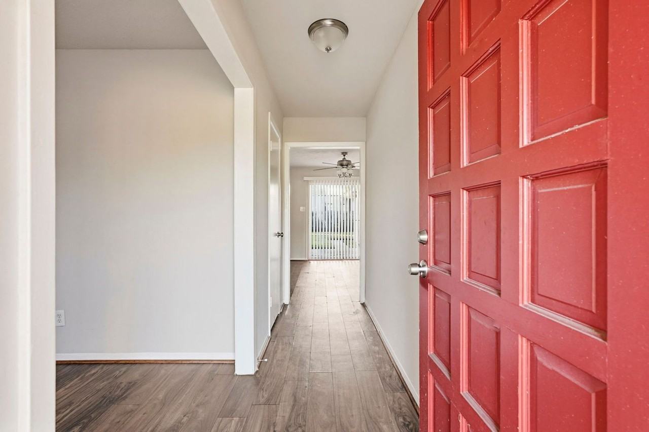 3427 Prudence Dr - Photo 4 of 25