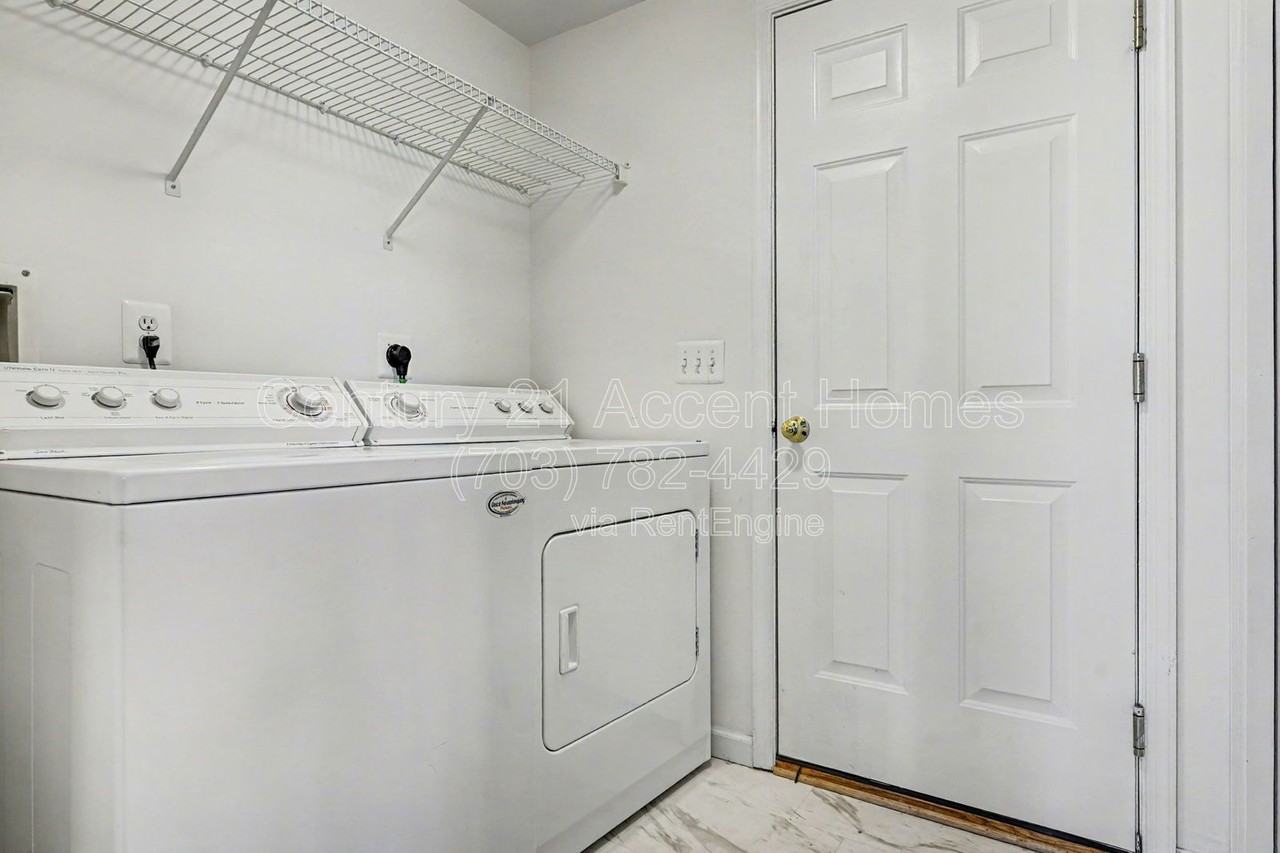 716 Scarburgh Way - Photo 4 of 37