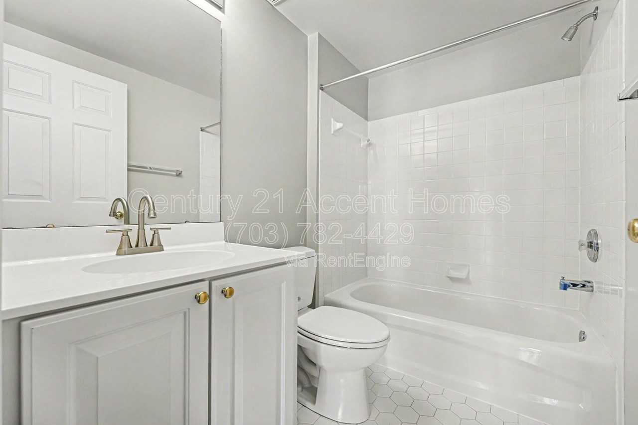 716 Scarburgh Way - Photo 5 of 37