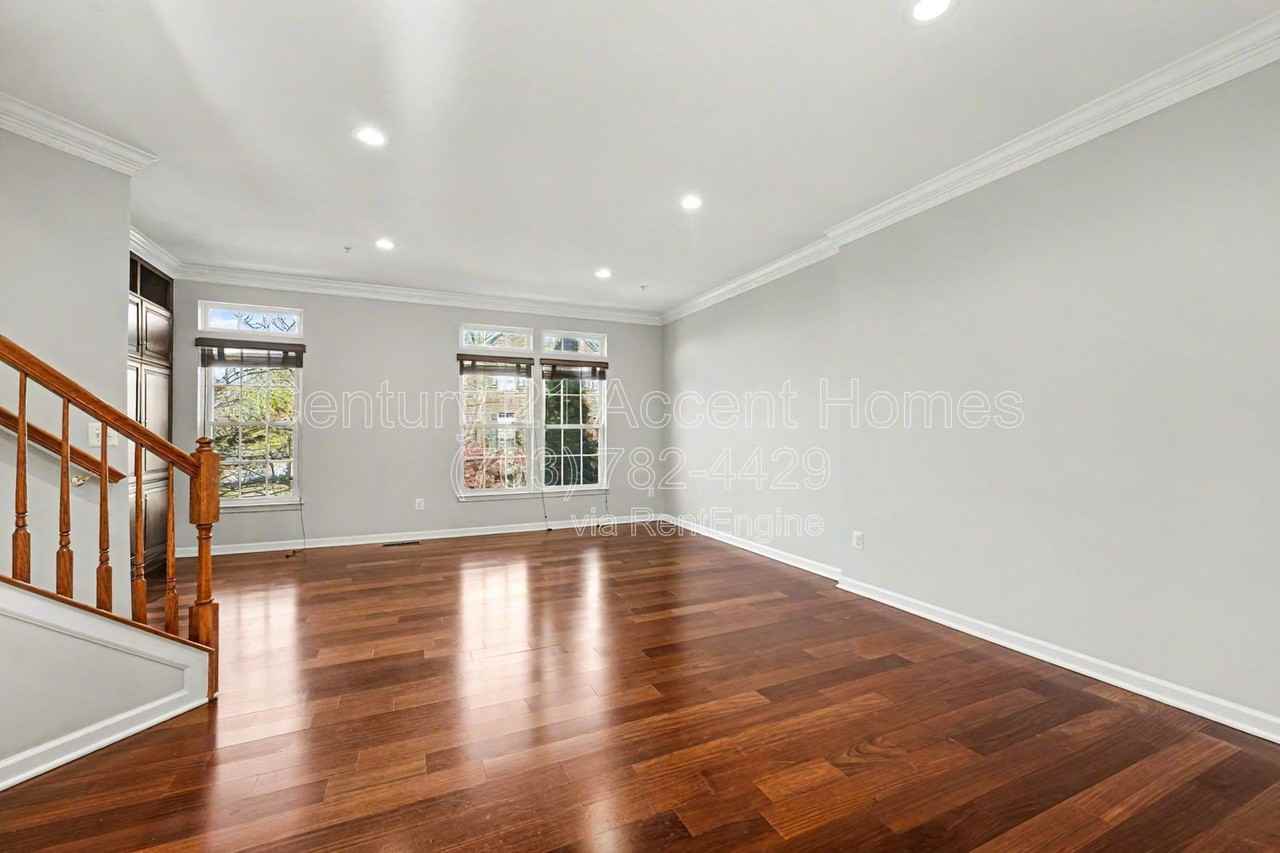 716 Scarburgh Way - Photo 6 of 37