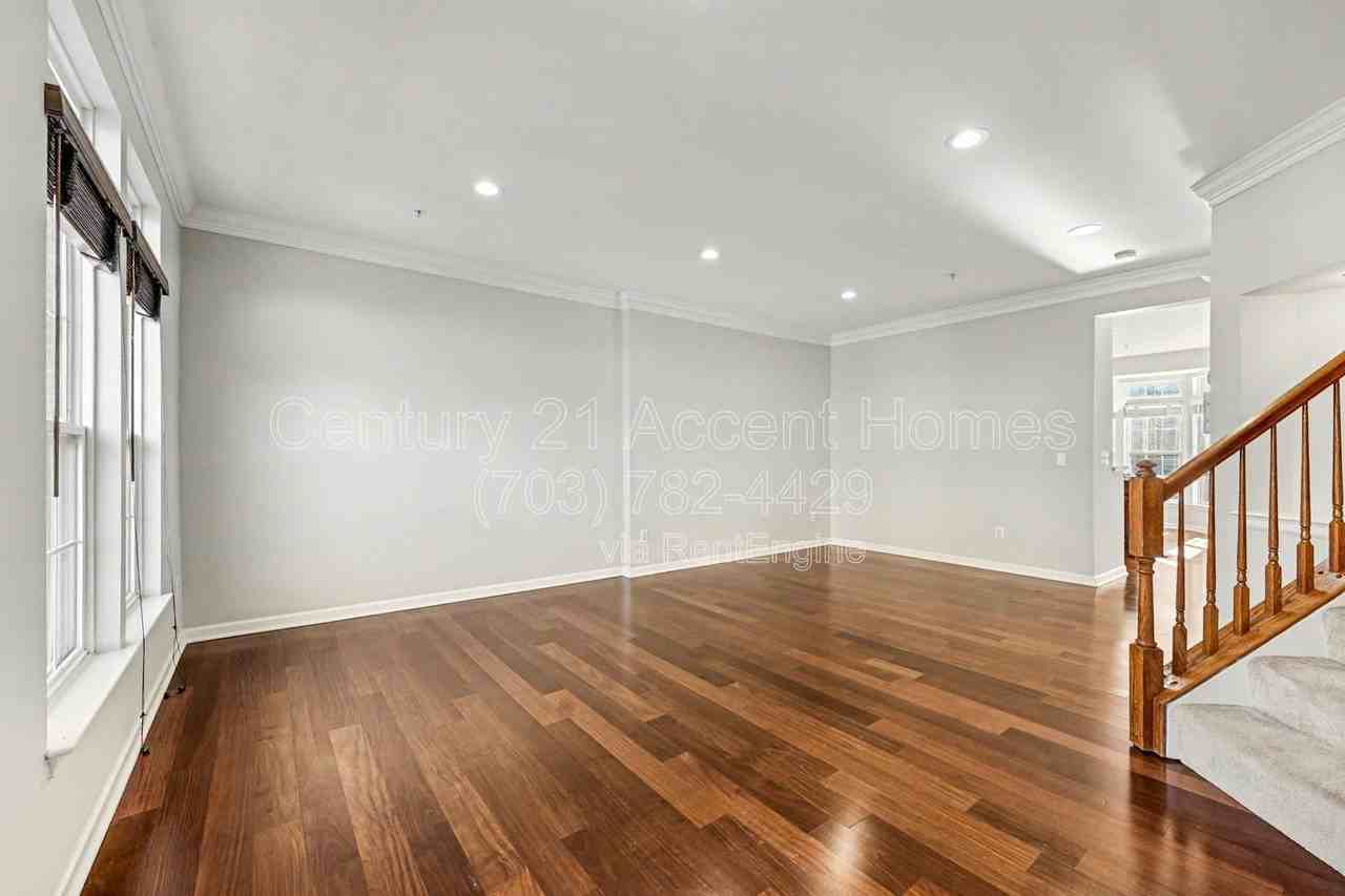 716 Scarburgh Way - Photo 7 of 37