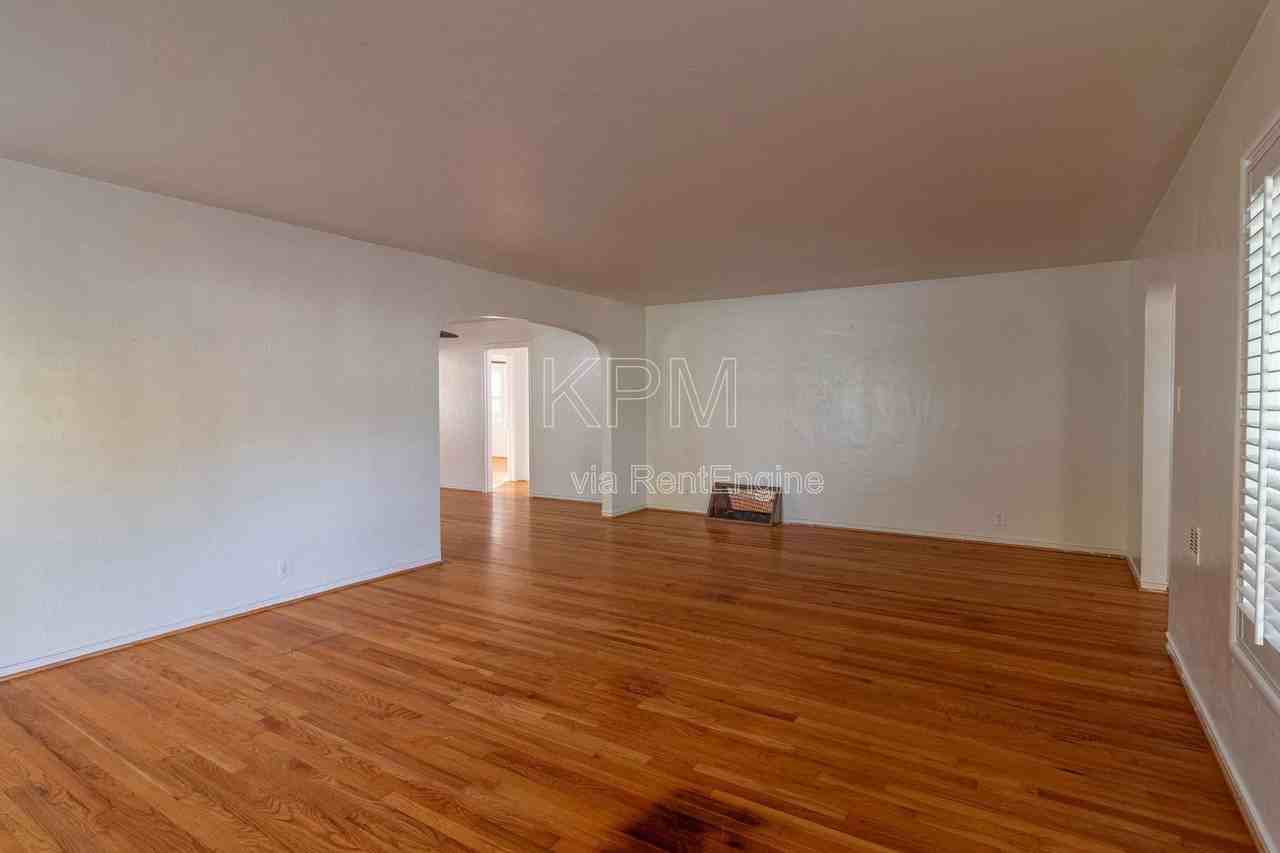 966 W Mariposa Ave - Photo 5 of 32