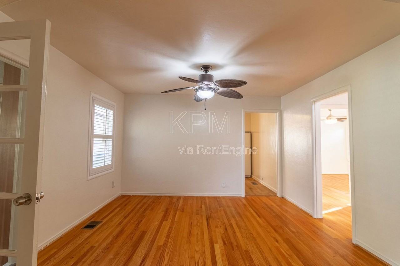 966 W Mariposa Ave - Photo 6 of 32