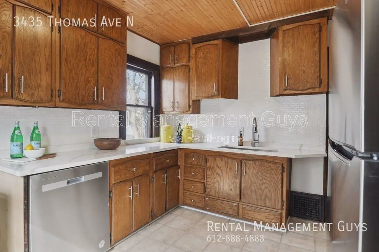 3435 Thomas Ave N - Photo 7 of 10