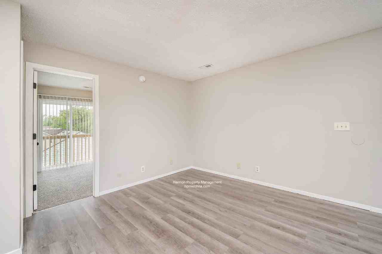 538 N Florence St #2106 - Photo 4 of 5