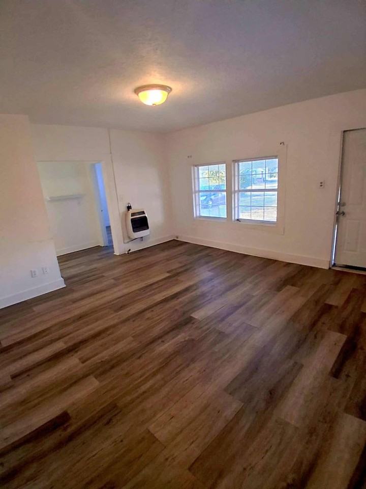 712 Mountain Street Northwest - Photo 4 of 7