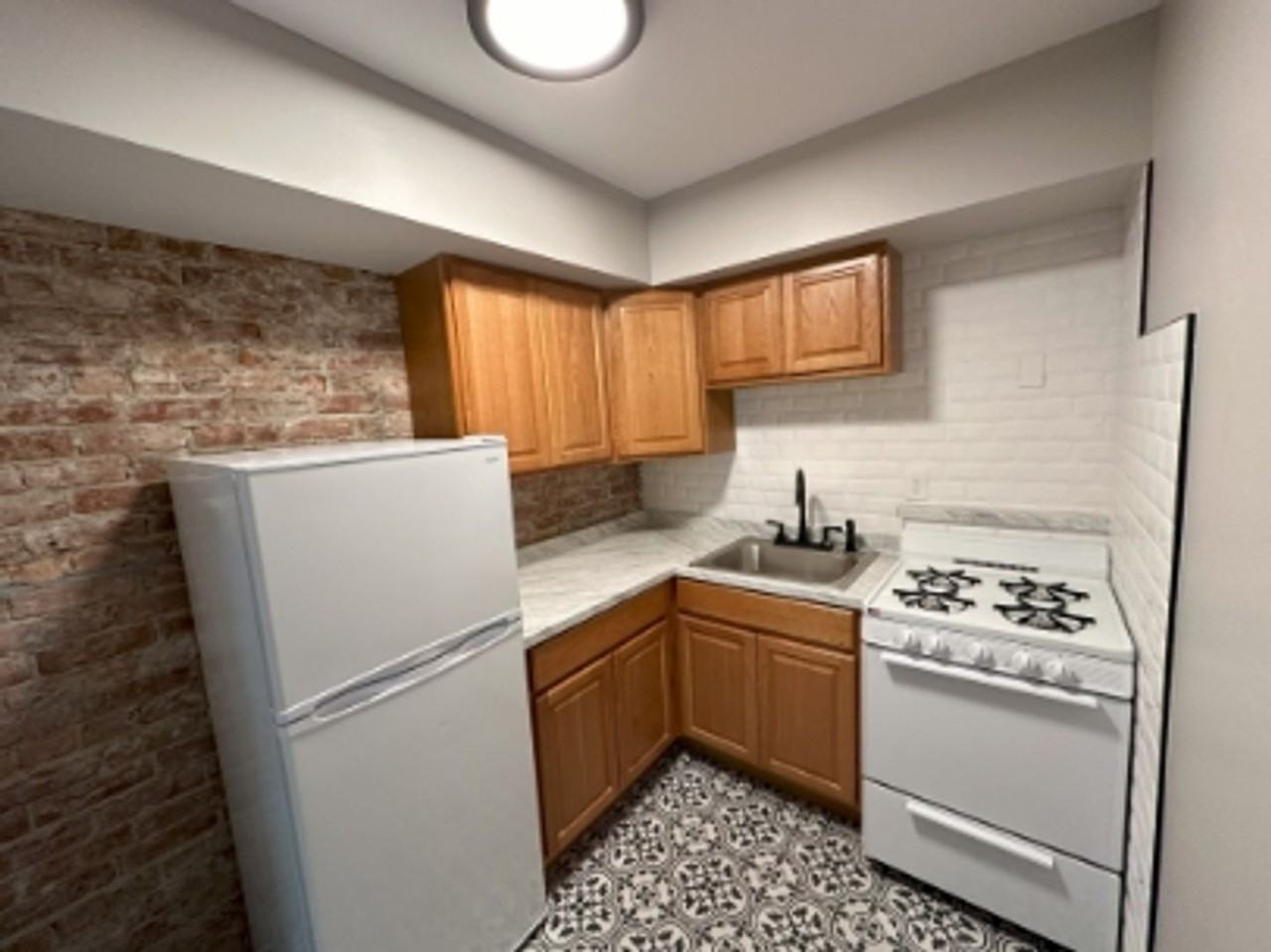 479 State St - Photo 6 of 7