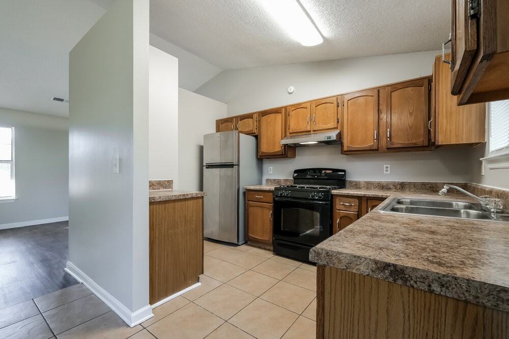 3230 Pearce Ct - Photo 7 of 17