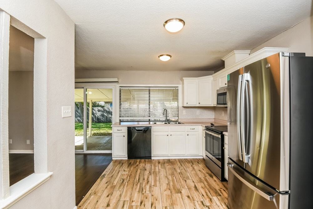 7812 Burgundy Dr - Photo 7 of 16