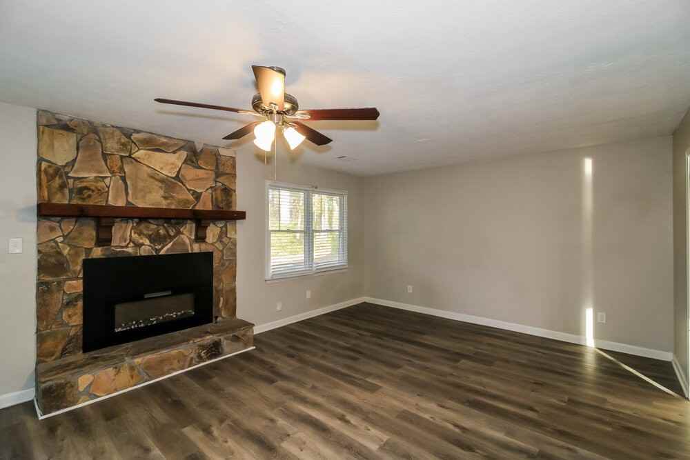 796 Greenwood Trail Southeast - Photo 5 of 15