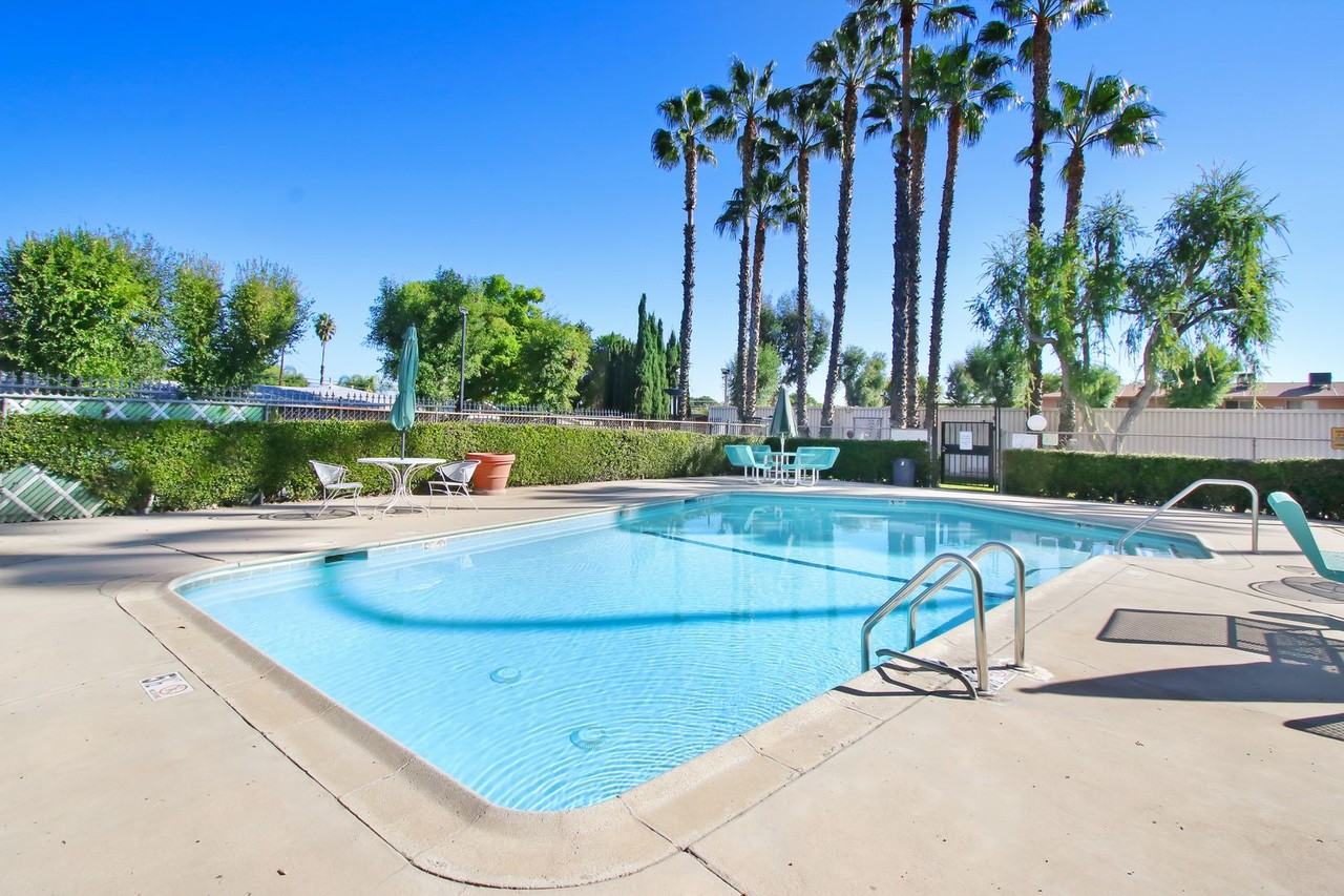 361 W 41st St - Photo 6 of 18