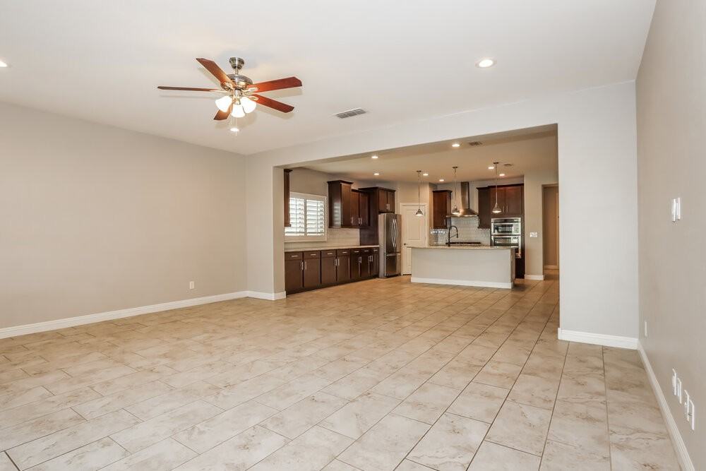 11124 E Tupelo Ave - Photo 3 of 16